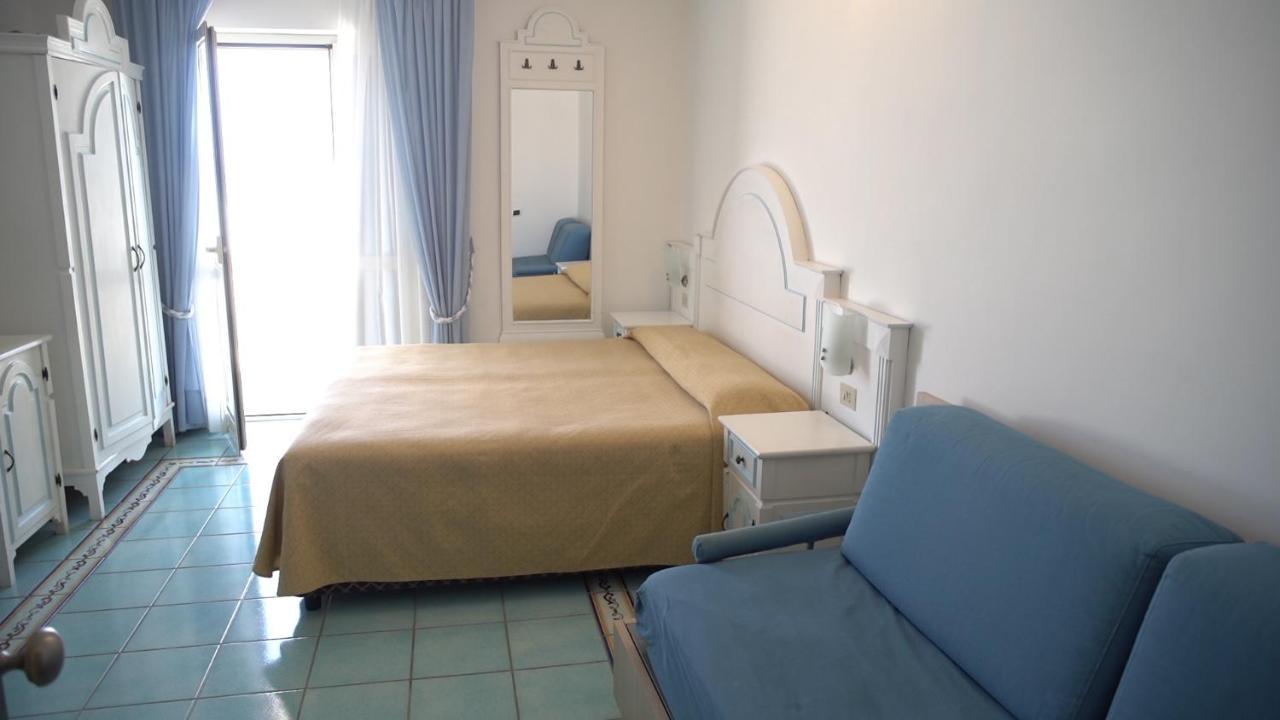 Hotel Isolabella Ventotene Exteriör bild