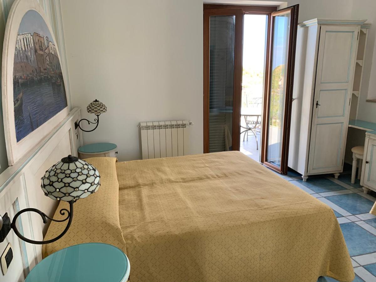 Hotel Isolabella Ventotene Exteriör bild