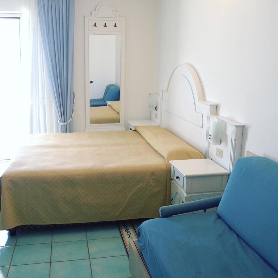 Hotel Isolabella Ventotene Exteriör bild