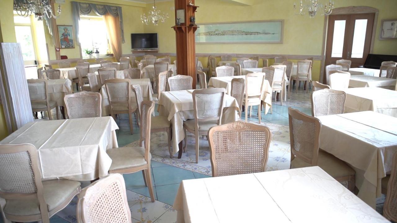 Hotel Isolabella Ventotene Exteriör bild
