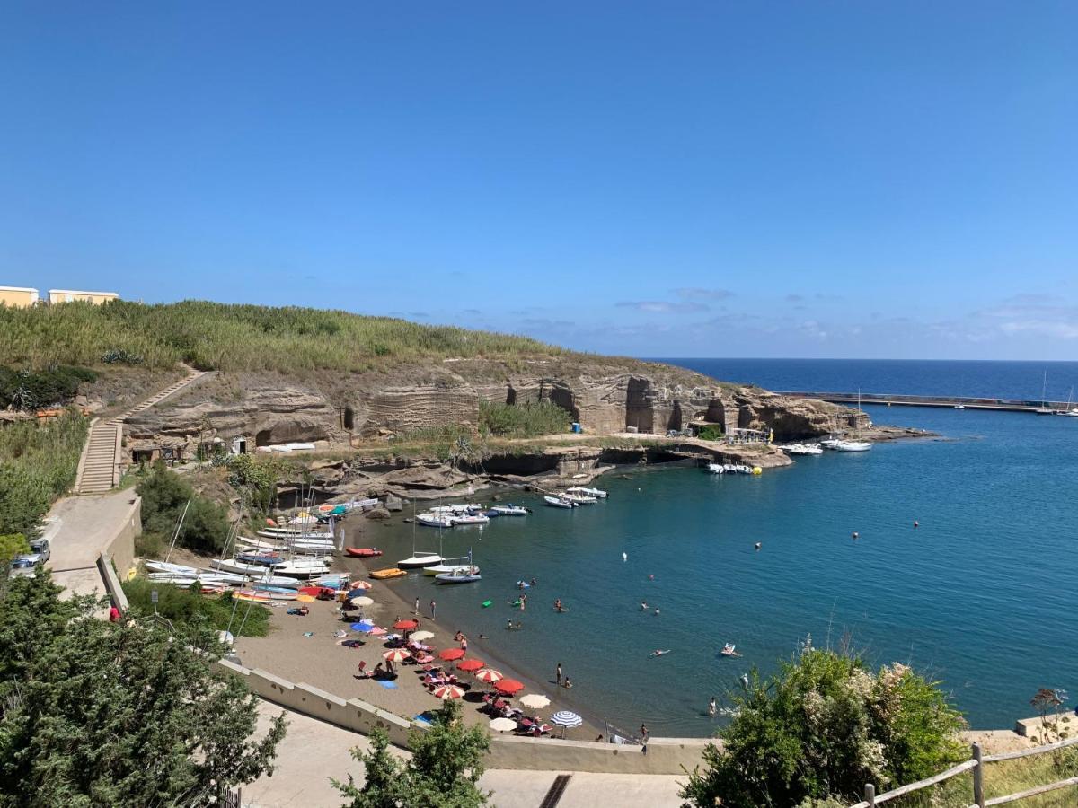 Hotel Isolabella Ventotene Exteriör bild